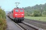 151 168 zog am 1.10.04 einen Güterzug nach Würzburg durch den stillgelegten Haltepunkt Burgbernheim-Wildbad.