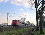 DB Cargo 151 099 mit Autotransportzug in Richtung Bremen (Diepholz, 16.03.16).