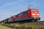 Starkes Doppel - Lok 151 058-5 und Schwesterlaok am 18.10.2013 in Köln.