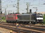 Eine 155 und 189 095-3 in schwarz?? bei einer Rangierfahrt im Gterbahnhof Dresden-Friedrichstadt.19.05.07