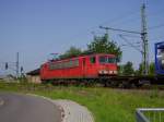 155 031-8 wartet mit einem Umleitergterzug die Kreutzung mit einem RegionalExperess ab, KBS 595, bahof Bretleben, 26.05.2007