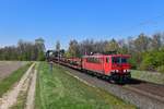 155 061 mit einem Güterzug am 17.04.2019 bei Woltorf.