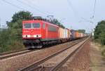 155 184 mit einem Containerzug bei Niederwartha (20.08.03)  