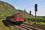 DB Schenker Rail 155 019 mit gemischtem Güterzug in Richtung Trier (Winningen [Mosel], 17.08.2012).