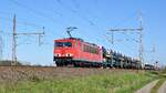 DB Cargo 155 113 mit Autotransportzug in Richtung Wunstorf (Dedensen-Gümmer, 21.04.2016).