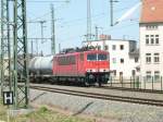 Eine 155 fhrt am 17.07.06 mit einem Kesselwagenzug am Haken aus dem Rangierbahnhof Halle/Saale aus.