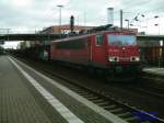 155 135-7 zieht am 03.03.2008 einen Zug mit Stahltrgern  aus dem Gterbehnhof Peine Richtung Westen