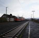 155 023 mit einem gemischten Gterzug durch Kreiensen in Richtung Sden (13.4.2008)