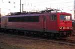 Die 155 209-0 am Kopf einer Abstellreihe, aufgenommen in der Abenddmmerung am 27.12.2008