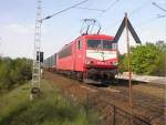 155 194-4 vor einem Gterzug in Richtung Sden. Berlin Wuhlheide 9.5.02