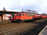Eine E-Lok der DB-Baureihe 155 bei der Fahrt durch den Bahnhof Herne am 19.