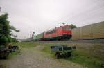 155 135 am 16.05.09 mit dem Hangartner-Klv nach Ingolstadt in Mnchen-Karlsfeld km 16,1