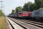 155 080-5 mit einem Containerzug am Haken fuhr am 19.08.2009 in Richtung Wunstorf.Fotografiert am S-Bahnhof Dedensen/Gmmer.