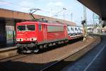 155 146 durchfhrt mit nagelneuen Autos den Dsseldorfer Hbf (26.8.2009)