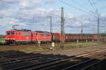 155 148-0 fuhr mit einem gemischten Gterzug und der 151 130-2(abgebgelt)am Haken aaaaaaaam 12.10.2009 in Richtung Wunstorf,von wo es dann Richtung Bremen weiter ging.