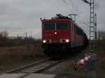 Wieder verstrkt kommen die Rohrzge aus Mhlheim nach Mukran.Am Bahnbergang in Mukran West begegnete mir am 11.Dezember 2009 die 155 224 als Sie wieder ein Rohrzug nach Mukran brachte.