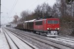 155 132-4 mit weien Ltzchen und gemischten Gterwagen am Haken fuhr am 09.01.2010 durch den S-Bahnhof Dedensen/Gmmer.
