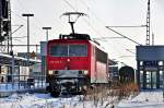 155 019 hat ihren Zug bespannt im Greifswalder Bahnhof am 05.02.2010