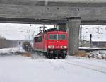 155 040 kommt am 09.02.2010 von Mukran kurz vor dem Bf Stralsund