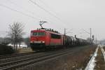 155 243 mit einem Kesselwagenzug am 18.02.2010 bei Thngersheim.