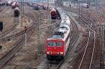 155 158 verlsst mit einem Kesselwagenzug am 14.03.10 den Rbf Halle(S) Richtung Hannover oder Berlin.