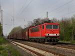 Die 155 217 am 28.04.2010 mit einem Autozug unterwegs bei Drverden.