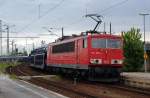 155 095 zieht am 08.05.10 einen Autotransportzug durch Cottbus.