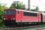 Die 155 212-4 zieht einen Gz durch Duisburg Neudorf am 25.05.2010