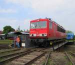 DB Cargo 155 001-1 auf der Drehscheibe im Bw Weimar; 29.05.2010