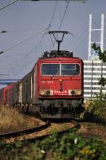 mit einem TEC kommt 155 135 von Mukran Richtung Sden durch Stralsund Rgendamm Bhf am 23.09.2010