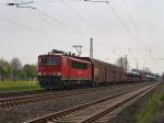 Die 155 081 am 28.04.2010 mit einem Autozug unterwegs bei Drverden.