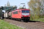 155 219-9 mit Ltzchen hat gerade den Mittellandkanal bei Peine berquert am Sonntag den 16.04.2011 bei Woltorf