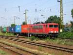 155 168 mit einem Containerzug in Coswig - 28.07.2005  