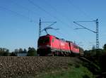182 019 und 155 117 sind am 07.05.11 mit einem gemischten Gterzug bei Neukenroth unterwegs.