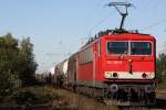 155 268 am 15.10.11 mit einem gemischten Gtezug bei der Durchfahrt durch Ratingen-Lintorf.