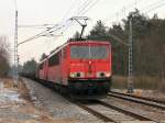 155 097-9 mit  155 011-0 und einem kurzen Gterzug am Haken kurz vor dem Bahnbergang in Klein Ziescht.
