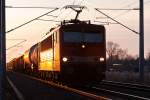 In der Abendsonne zieht 155 004-5 einen Gterzug am 22.02.2012 in Richtung Riesa.