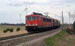 155 204 zog am 11.04.12 einen langen Gterzug ber die Verbindungskurve am Hp.