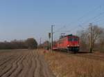 155 082-1 mit einem Gterzug zwischen Emden und Rheine bei Devermhlen (B 296.6) am 23-3-2012.
