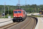 155 081-3 von Railion kommt durch Herzogenrath als Umleiter mit einem lleerzug aus Basel(CH) nach Antwerpen-Petrol(B) aus Richtung Neuss  und fhrt nach Aachen-West bei Sommerwetter am 17.8.2012.