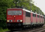 155 113-4 mit einem interessanten Lokzug bestehend aus 140 830-6,140 883-5,140 811-1 und 140 214-8 fuhr mir am 04.06.2013 in Dedensen/Gmmer vor die Linse.