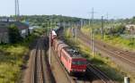 155 252 fuhr mit einem gemischten Gterzug am 25.08.13 durch Bitterfeld.