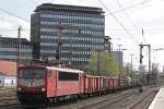 155 219 am 18.4.13 mit einem gemischten Gterzug in Dsseldorf-Rath.