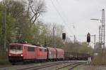 155 219 zog am 19.4.13 eine 151er und einen gemischten Gterzug durch Ratingen-Lintorf.