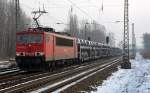 155 066 passiert am 31.01.14 mit einem langen Autozug am Haken Leipzig-Thekla in Richtung Mockau.