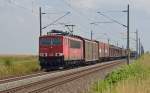 Mit dem VW-Autoteilezug nach Zwickau-Mosel durchfährt 155 158 am 11.07.14 Braschwitz gen Halle(S).