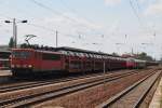 Hier 155 107-6 mit einem Autotransportzug, bei Durchfahrt am 22.7.2014 durch Berlin Schönefeld Flughafen, in Richtung Berlin Grünauer Kreuz.