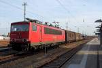 Die 155 122-5 mit einem gemischten Güterzug am 08.03.2015 in Oranienburg.