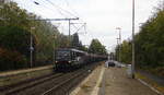 155 007-8 der Erfurter Bahnservice GmbH (EBS) kommt mit einem Kesselzug aus Dresden(D) nach Aachen-West(D) und kommt aus Richtung Mönchengladbach-Hbf,Rheydt-Hbf,Wickrath,Beckrath,Herrath und fährt durch Erkelenz in Richtung Baal,Hückelhoven-Baal,Brachelen,Lindern,Süggerath,Geilenkirchen,Frelenberg,Zweibrüggen,Übach-Palenberg,Rimburg,Finkenrath,Hofstadt,Herzogenrath, Kohlscheid,Richterich,Laurensberg,Aachen-West.
Aufgenommen vom Bahnsteig 2 in Erkelenz.
Bei Regenwetter am Nachmittag vom 24.10.2018.