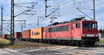 Leipziger Dampf KulTour GbR, Leipzig mit ihrer  155 060-7  (NVR:  91 80 6155 060-7 D-LDK ) und einem Containerzug am 21.09.23 Höhe Bahnhof Rodleben.
